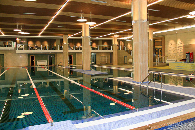 Переливной бассейн, центр Fitness Palace г.Астана, Казахстан. Aqualand Group - строительство и проектирование бассейнов.