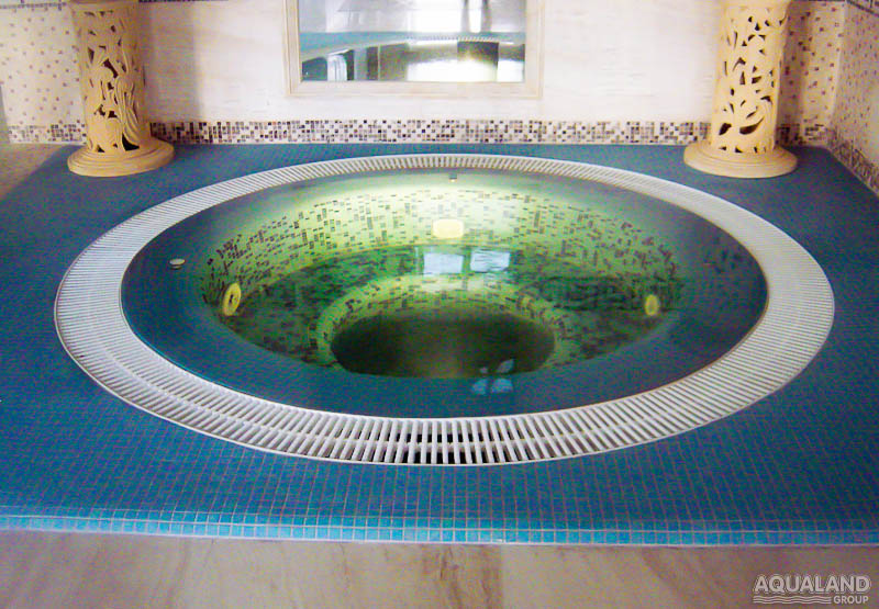 SPA Бассейн  (г.Астана, Казахстан). При отделки бассейна использовалась мозаика Ezarri.